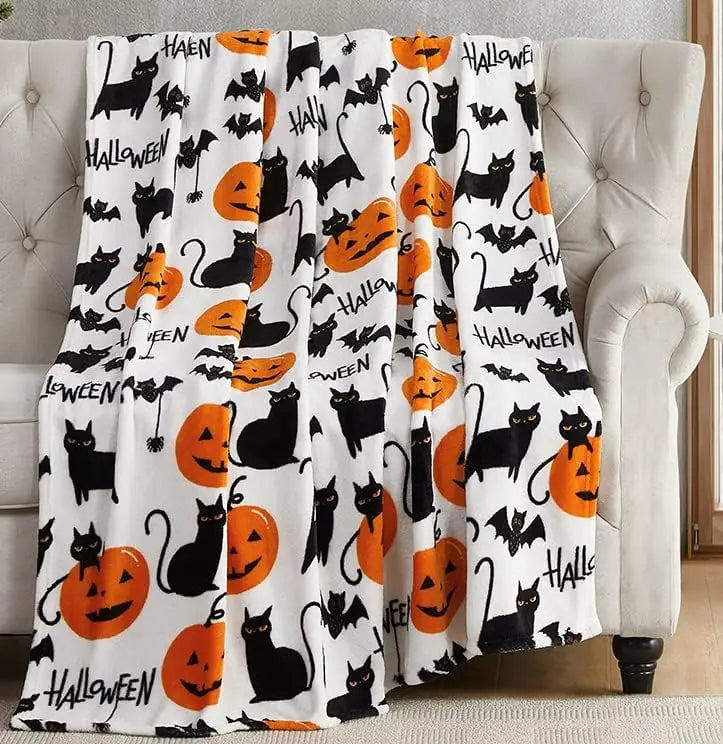 Halloween Bat Print Flannel Throw Blanket – Soft, Cozy & Versatile