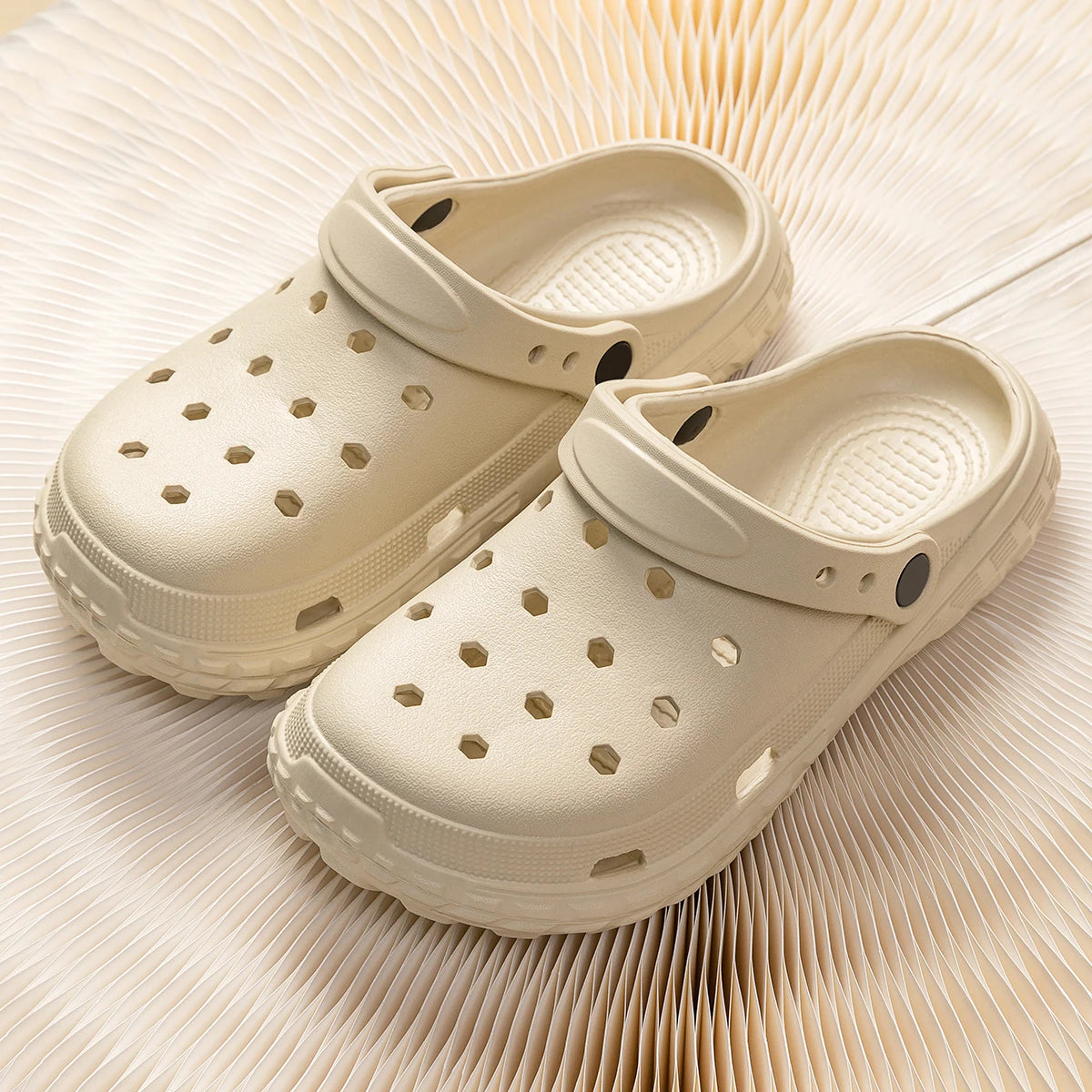 Clog Hole Shoes Thick Sole Non-Slip Beach Sandals for Men & Women