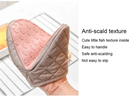 Silicone Oven Mitt – Fish Shaped Heat-Resistant Kitchen Glove