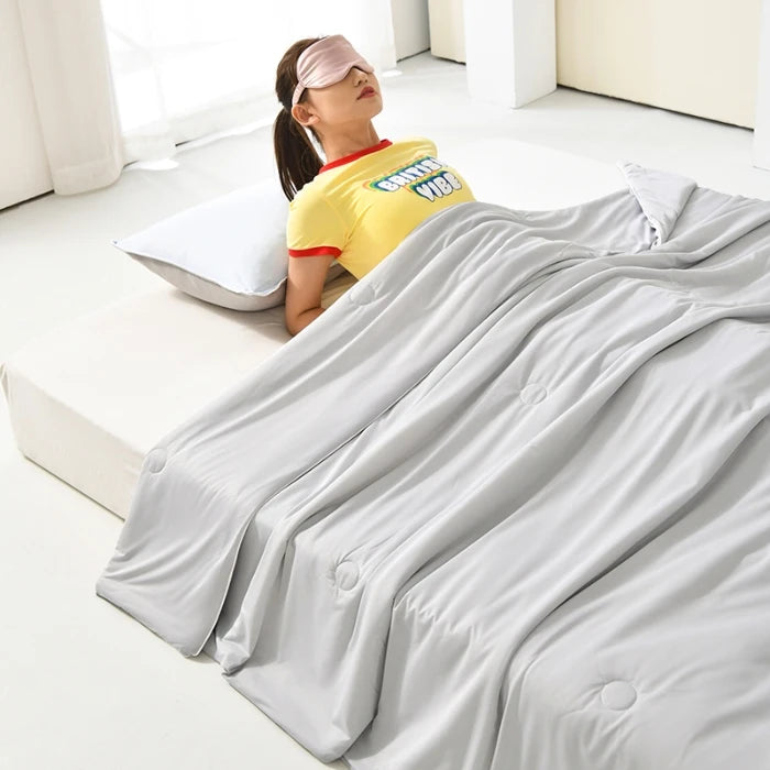 Ice Silk Cooling Comforter – Lightweight Summer Blanket