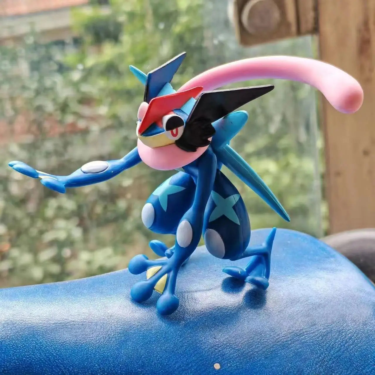 Pokémon Pikachu and Mega Greninja Mini Action Figures