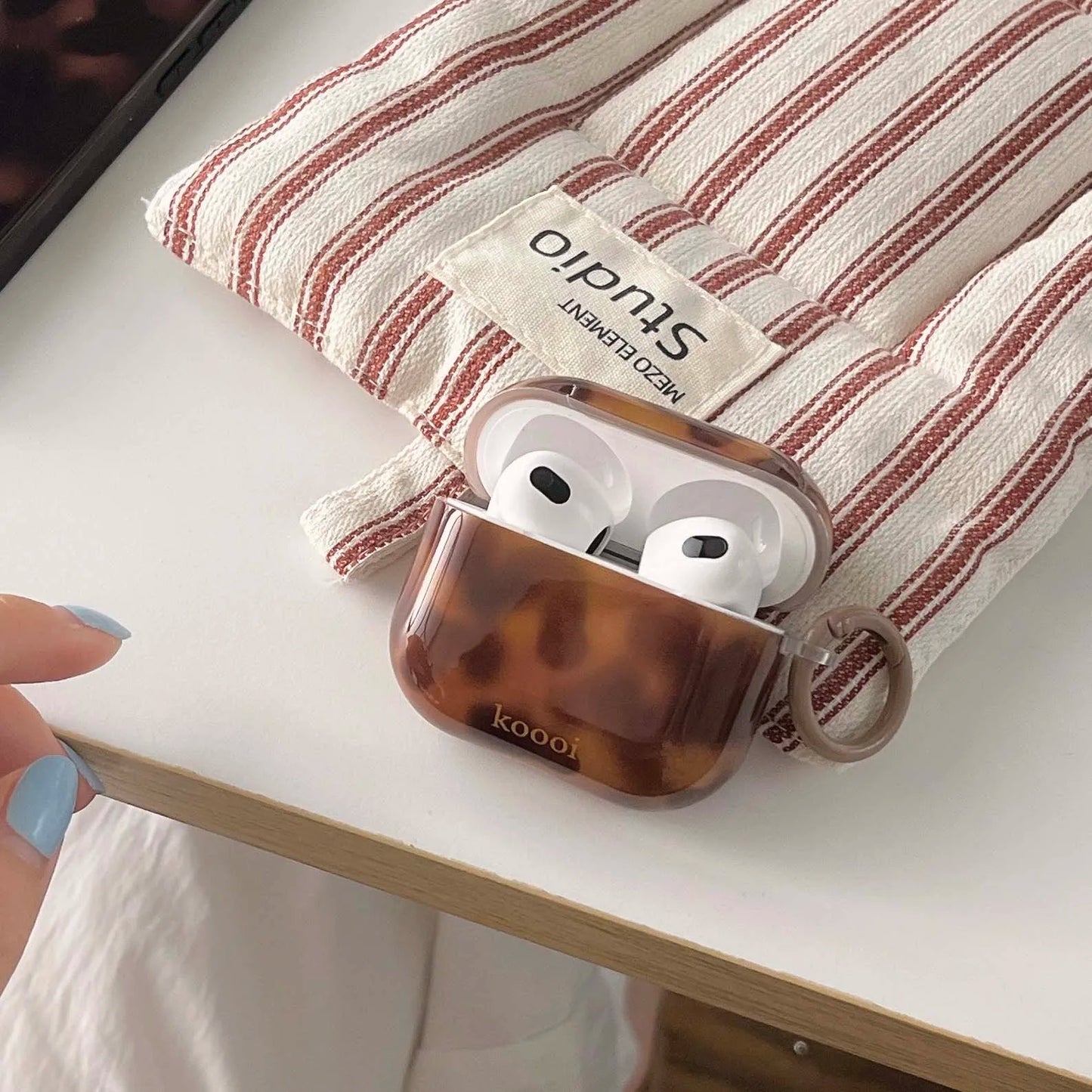 Tortoiseshell AirPods Case with Ring – IMD Amber Design