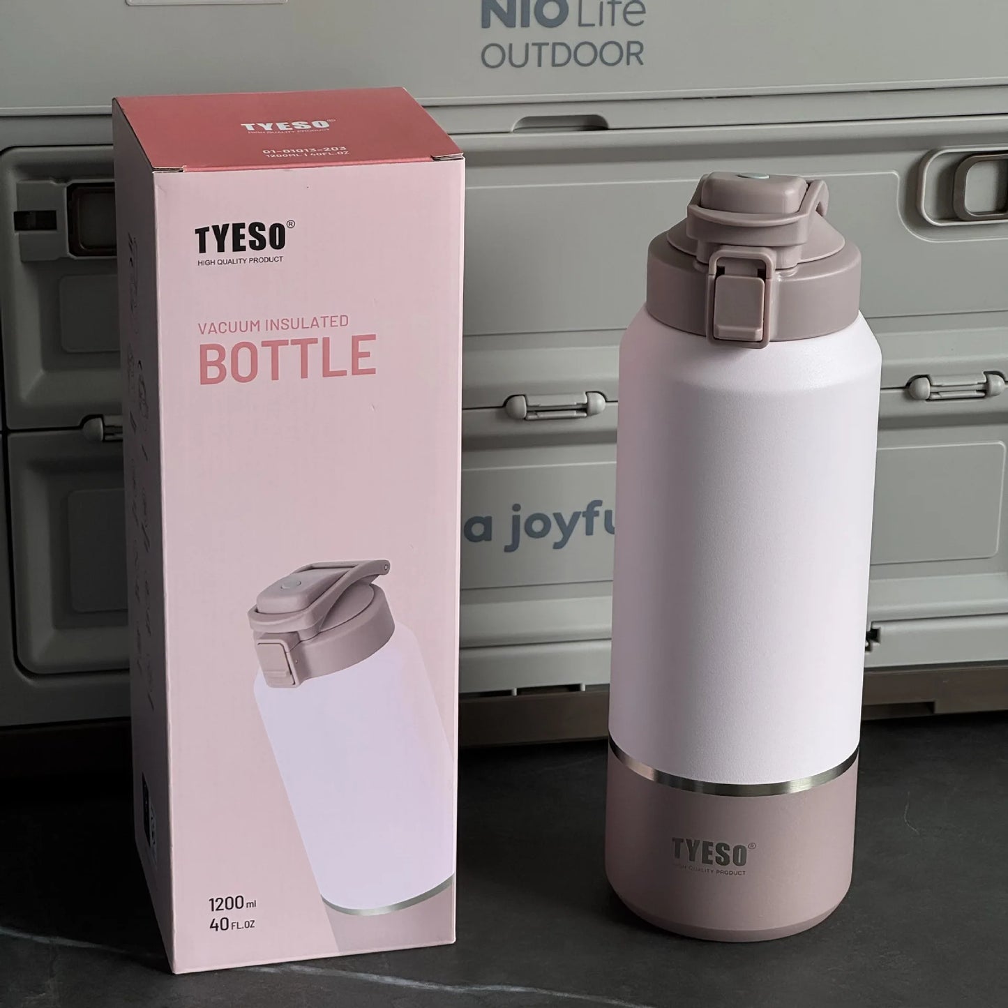TYESO Vacuum Insulated Sports Water Bottle – Large Capacity
