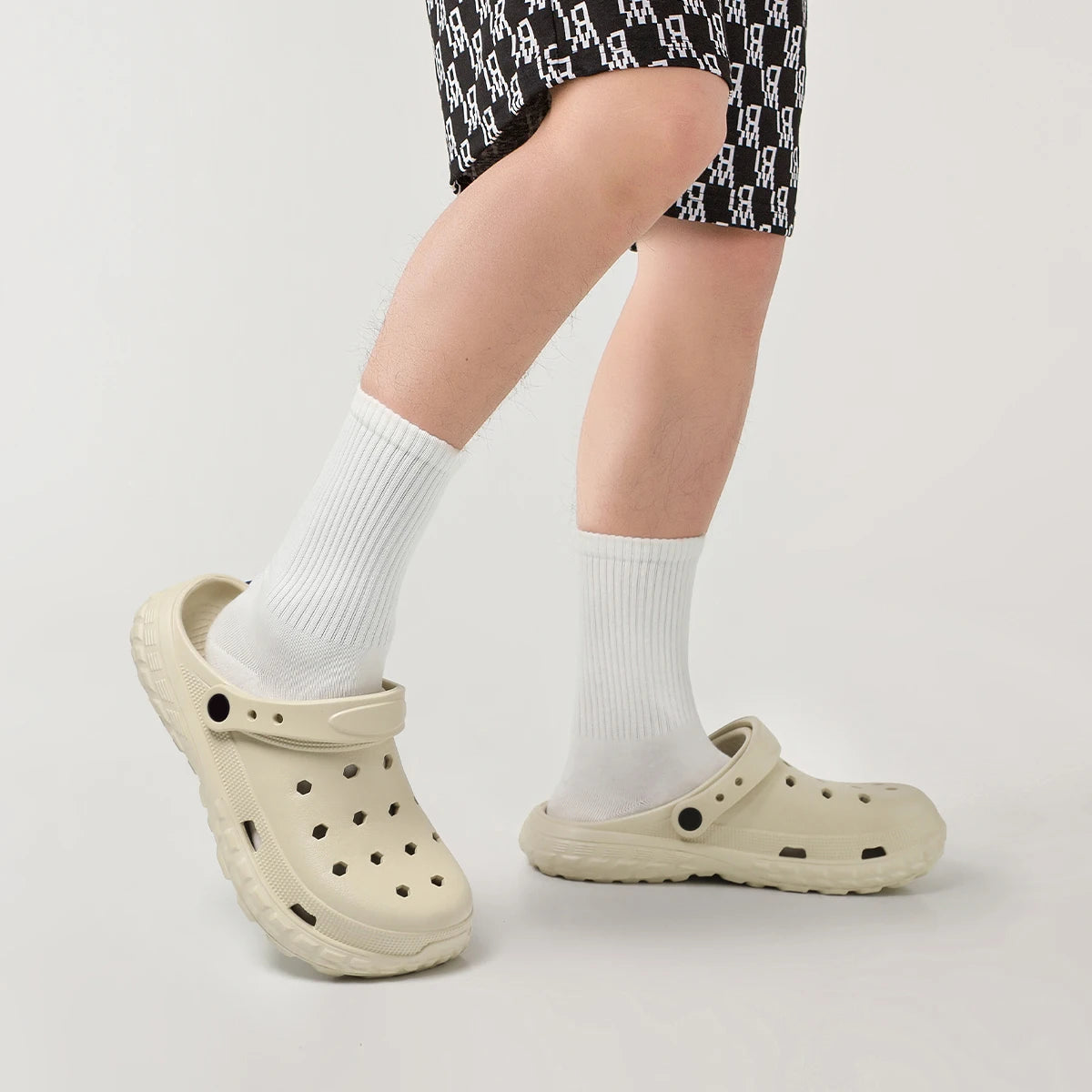 Clog Hole Shoes Thick Sole Non-Slip Beach Sandals for Men & Women