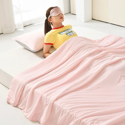 Ice Silk Cooling Comforter – Lightweight Summer Blanket