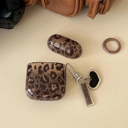 Leopard Print AirPods Case with Keychain – Soft Silicone Cover