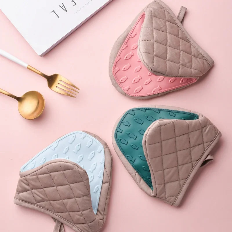 Silicone Oven Mitt – Fish Shaped Heat-Resistant Kitchen Glove