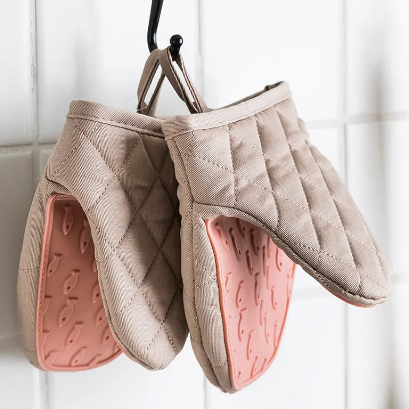 Silicone Oven Mitt – Fish Shaped Heat-Resistant Kitchen Glove