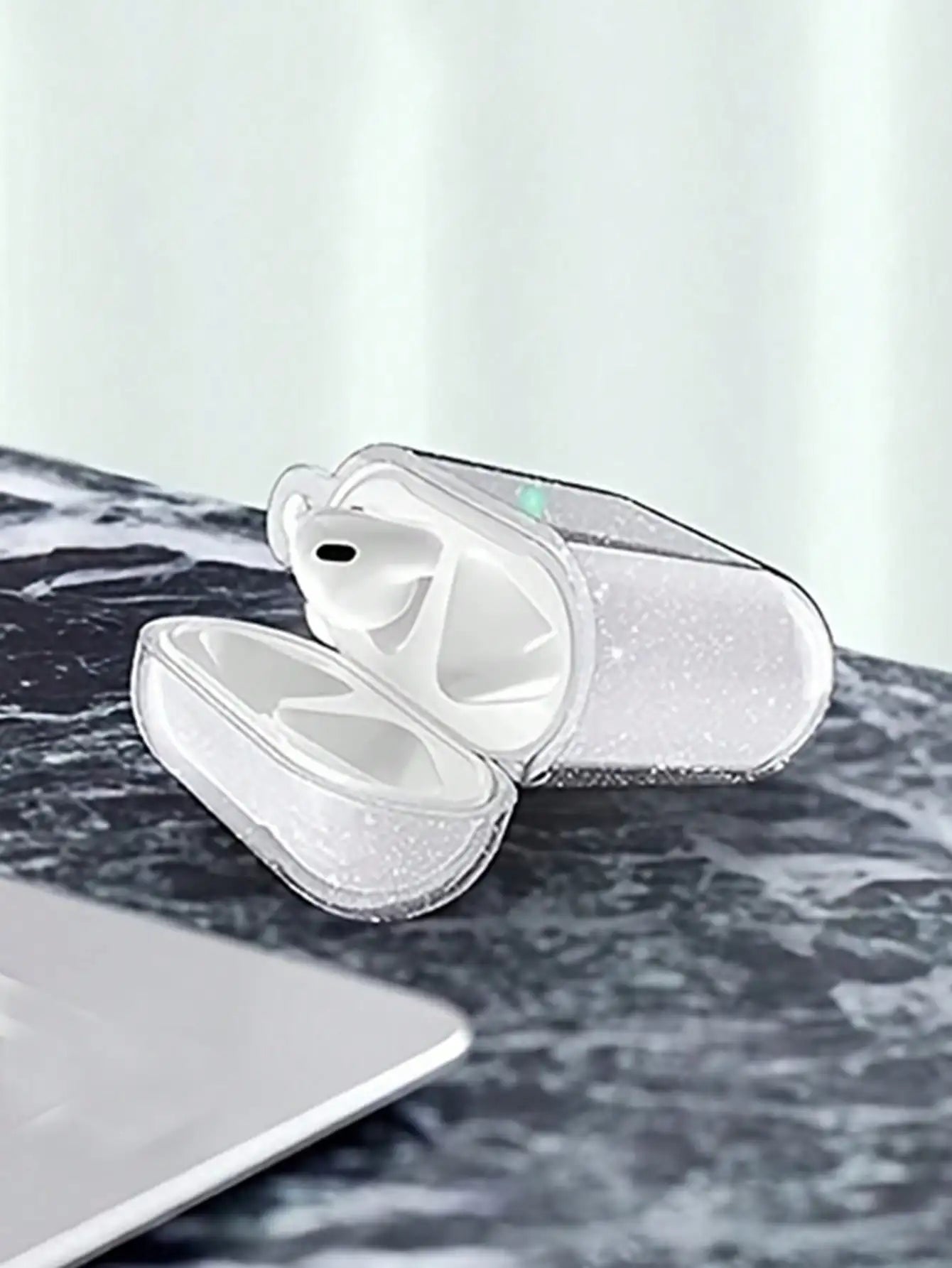 Glitter AirPods Case with Keychain Ring – Clear Sparkle Cover
