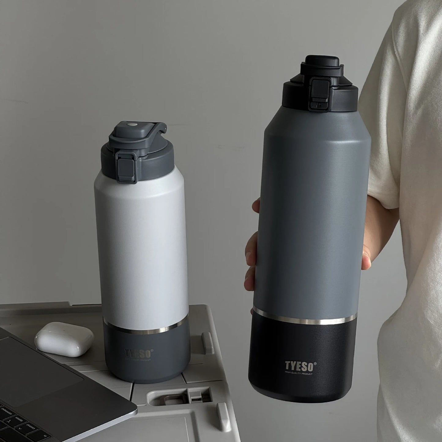 TYESO Vacuum Insulated Sports Water Bottle – Large Capacity