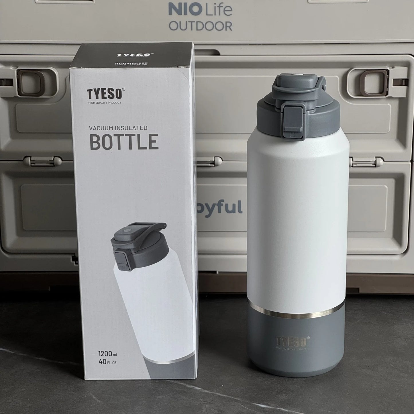 TYESO Vacuum Insulated Sports Water Bottle – Large Capacity