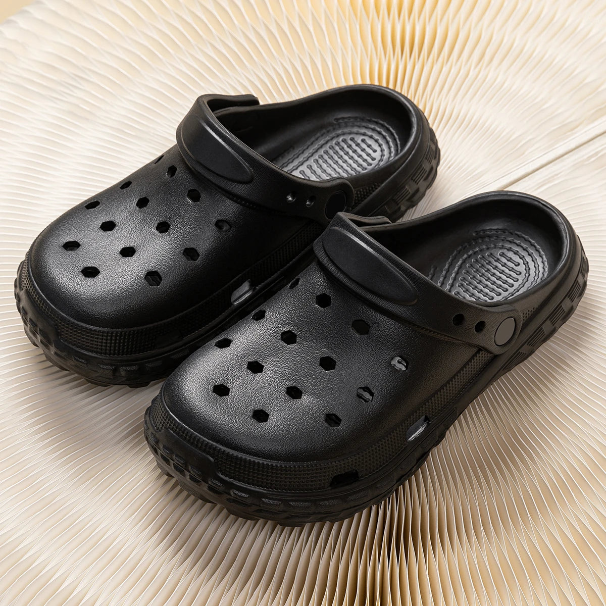 Clog Hole Shoes Thick Sole Non-Slip Beach Sandals for Men & Women