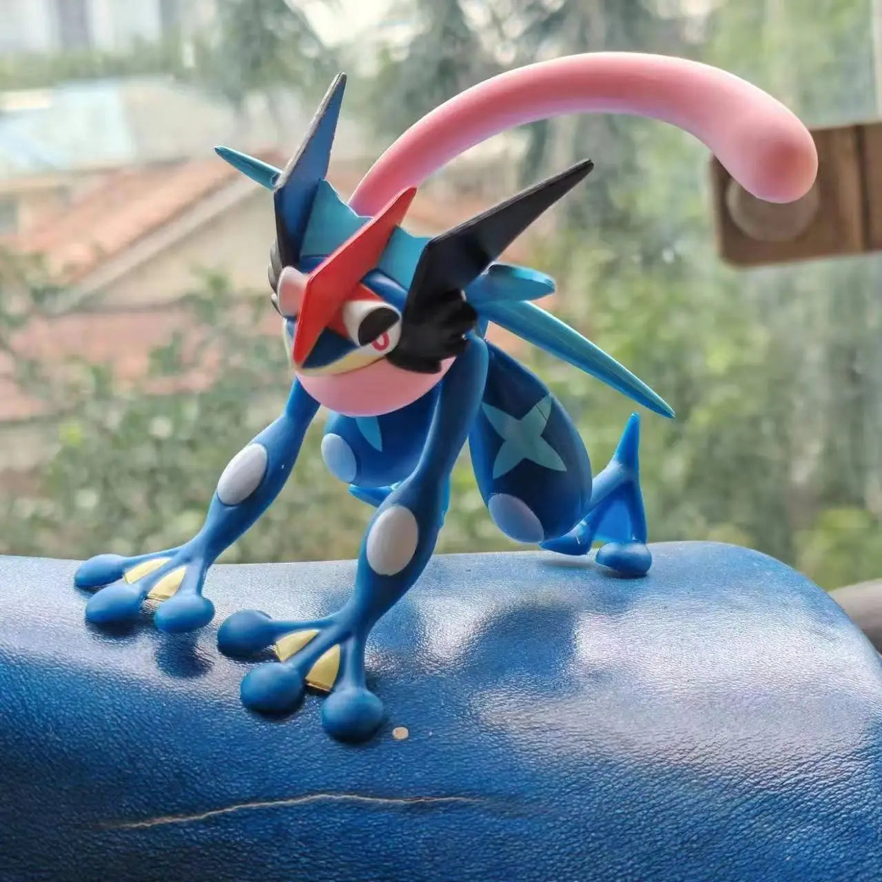 Pokémon Pikachu and Mega Greninja Mini Action Figures