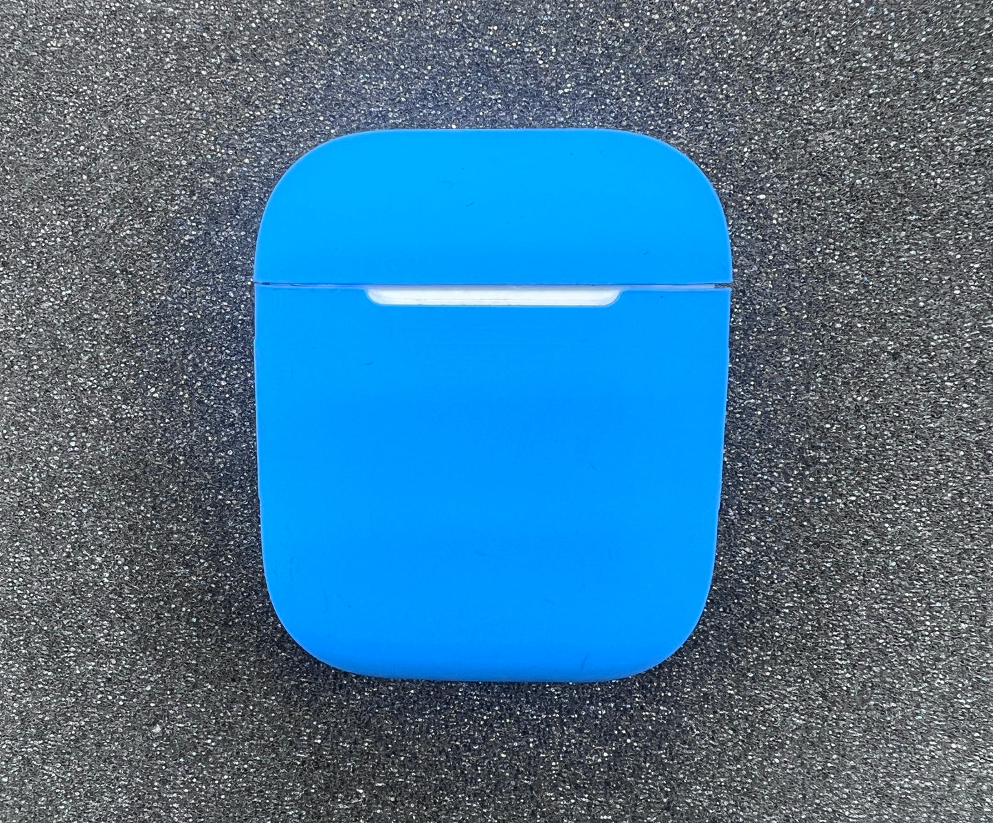 Silicone AirPods Case with Carabiner Clip – Shockproof Cover