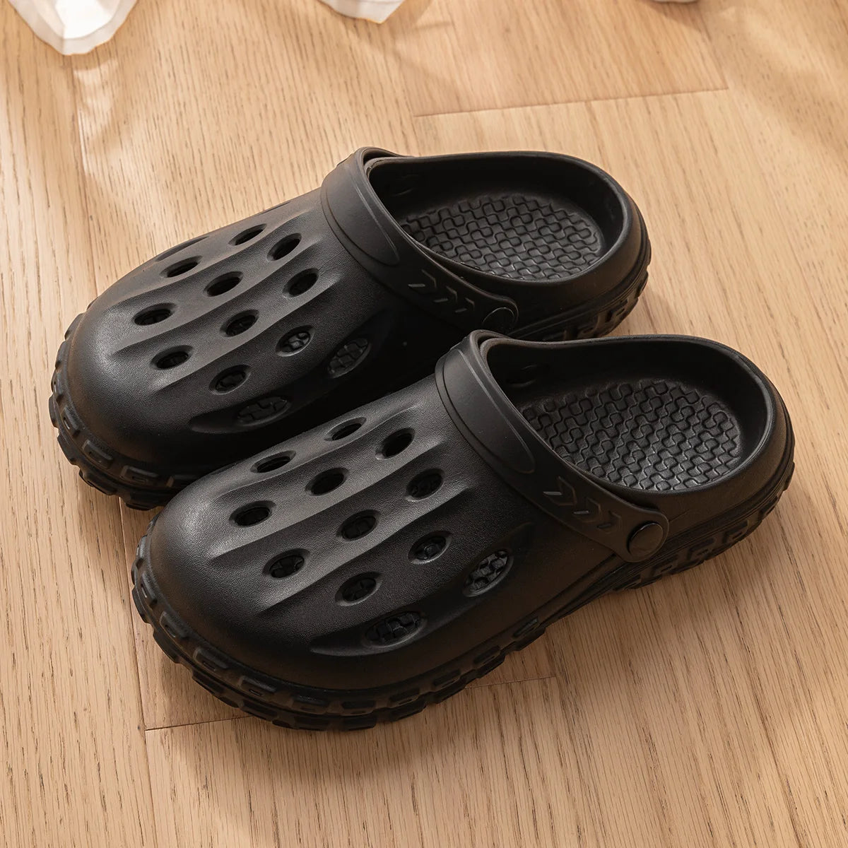 Clog Hole Shoes Thick Sole Non-Slip Beach Sandals for Men & Women