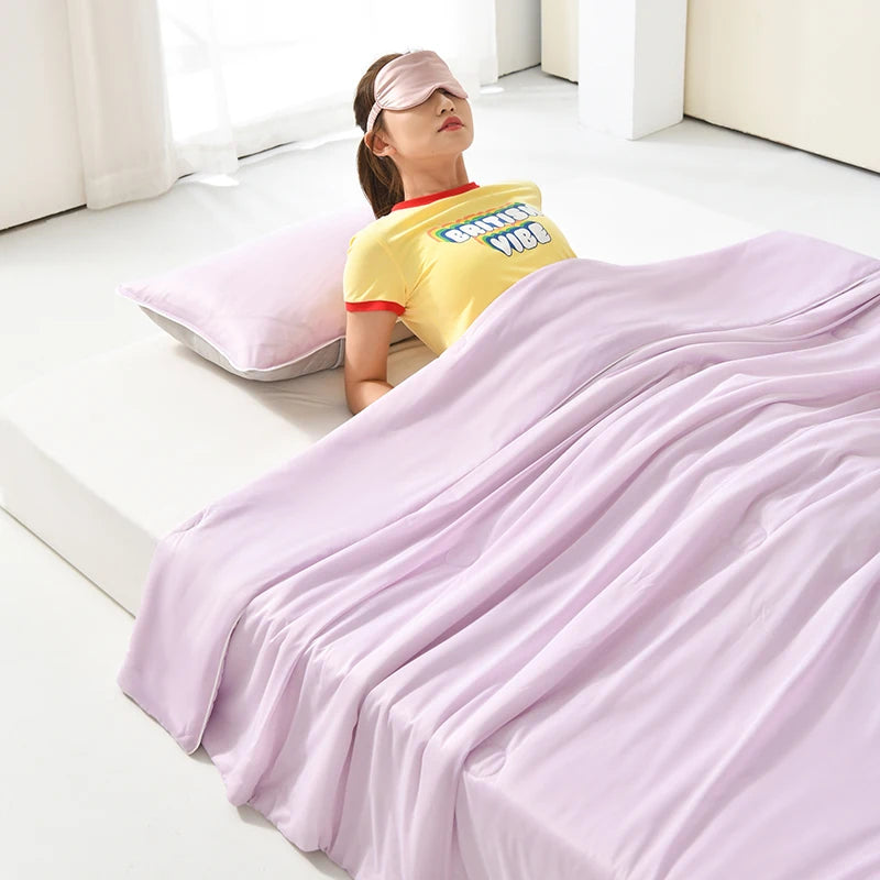 Ice Silk Cooling Comforter – Lightweight Summer Blanket