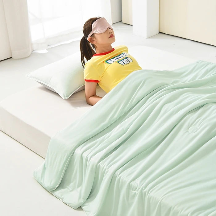 Ice Silk Cooling Comforter – Lightweight Summer Blanket