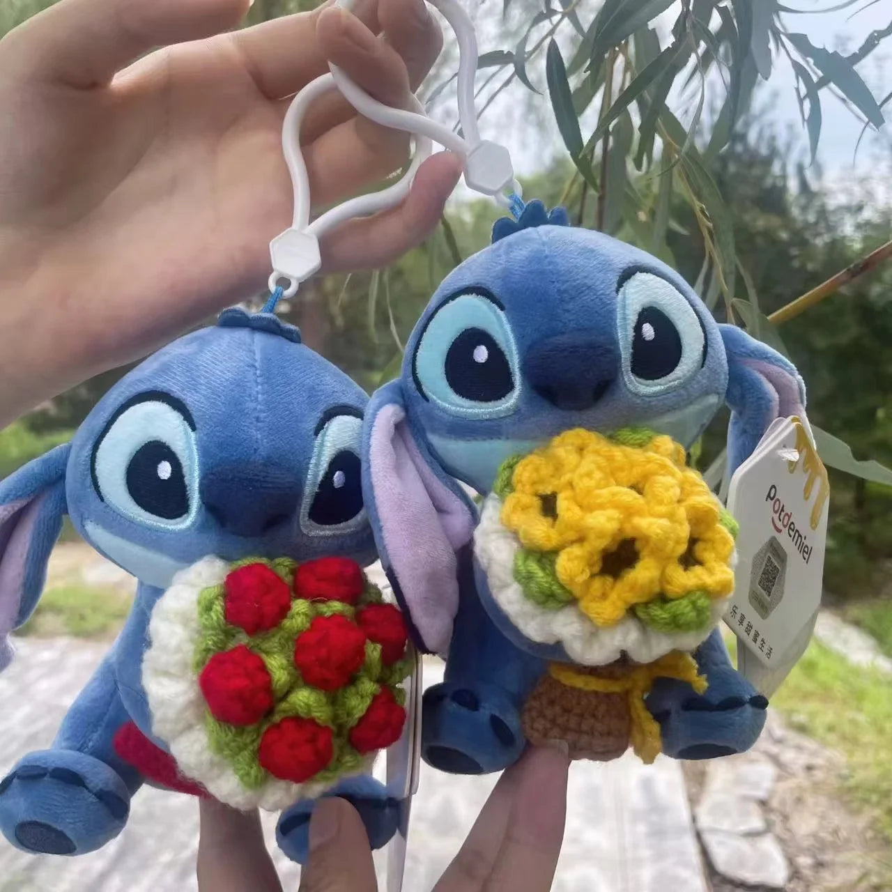 Stitch Plush Doll Holding Flowers – Kawaii Stuffed Toy Pendant