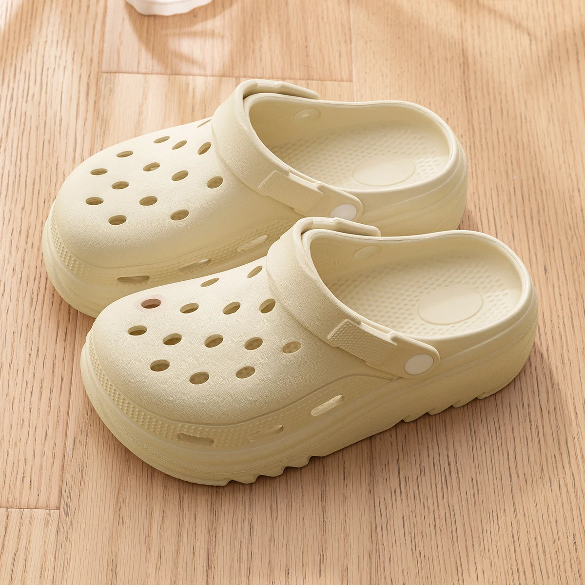Clog Hole Shoes Thick Sole Non-Slip Beach Sandals for Men & Women