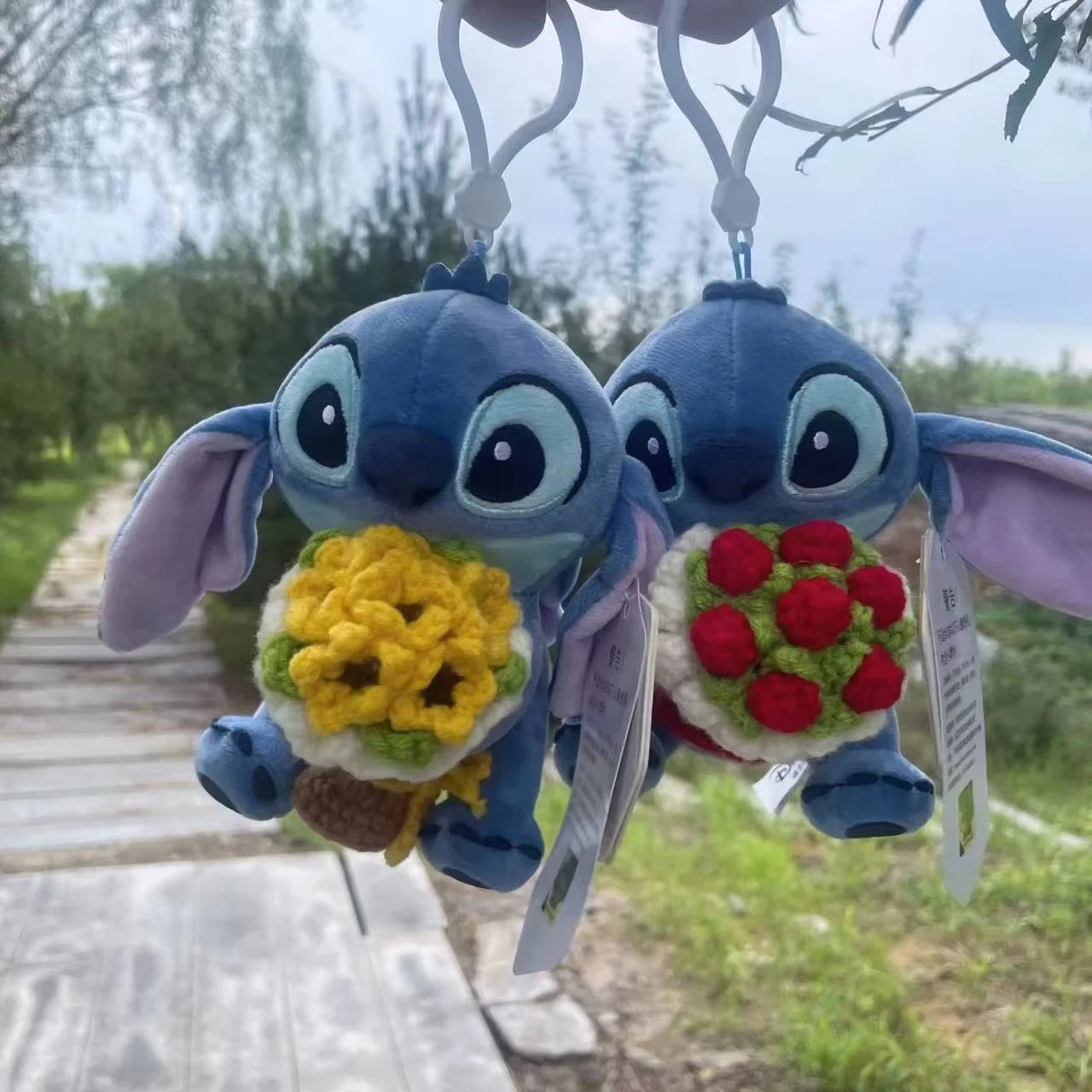 Stitch Plush Doll Holding Flowers – Kawaii Stuffed Toy Pendant