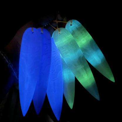 Glow in the Dark Cosplay Dart Prop with Tassel – Halloween & Carnival Roleplay Weapon