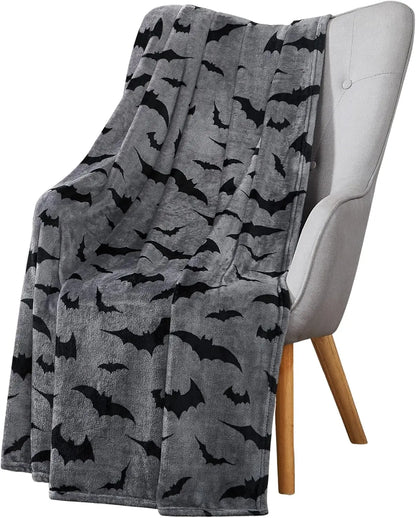 Halloween Bat Print Flannel Throw Blanket – Soft, Cozy & Versatile