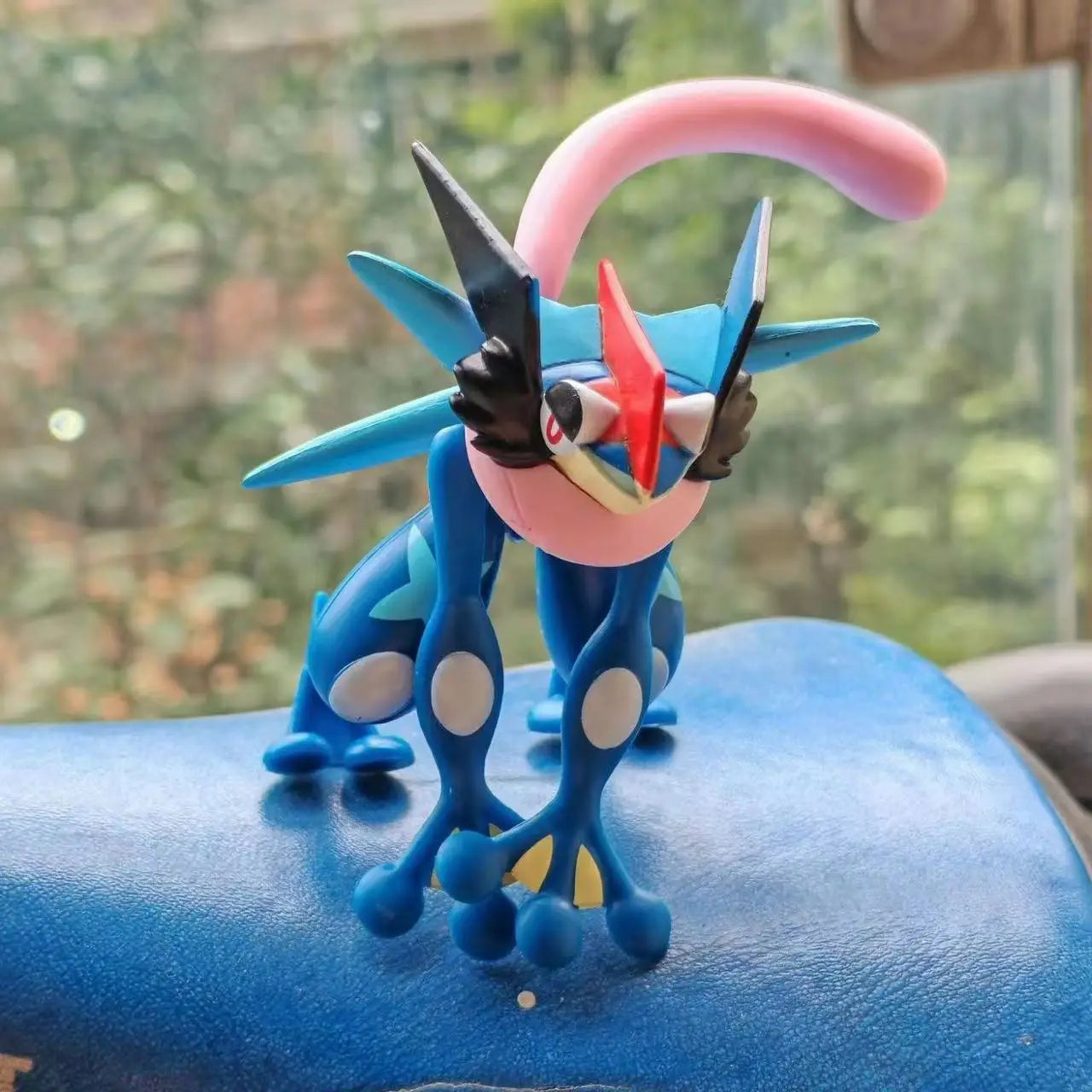 Pokémon Pikachu and Mega Greninja Mini Action Figures