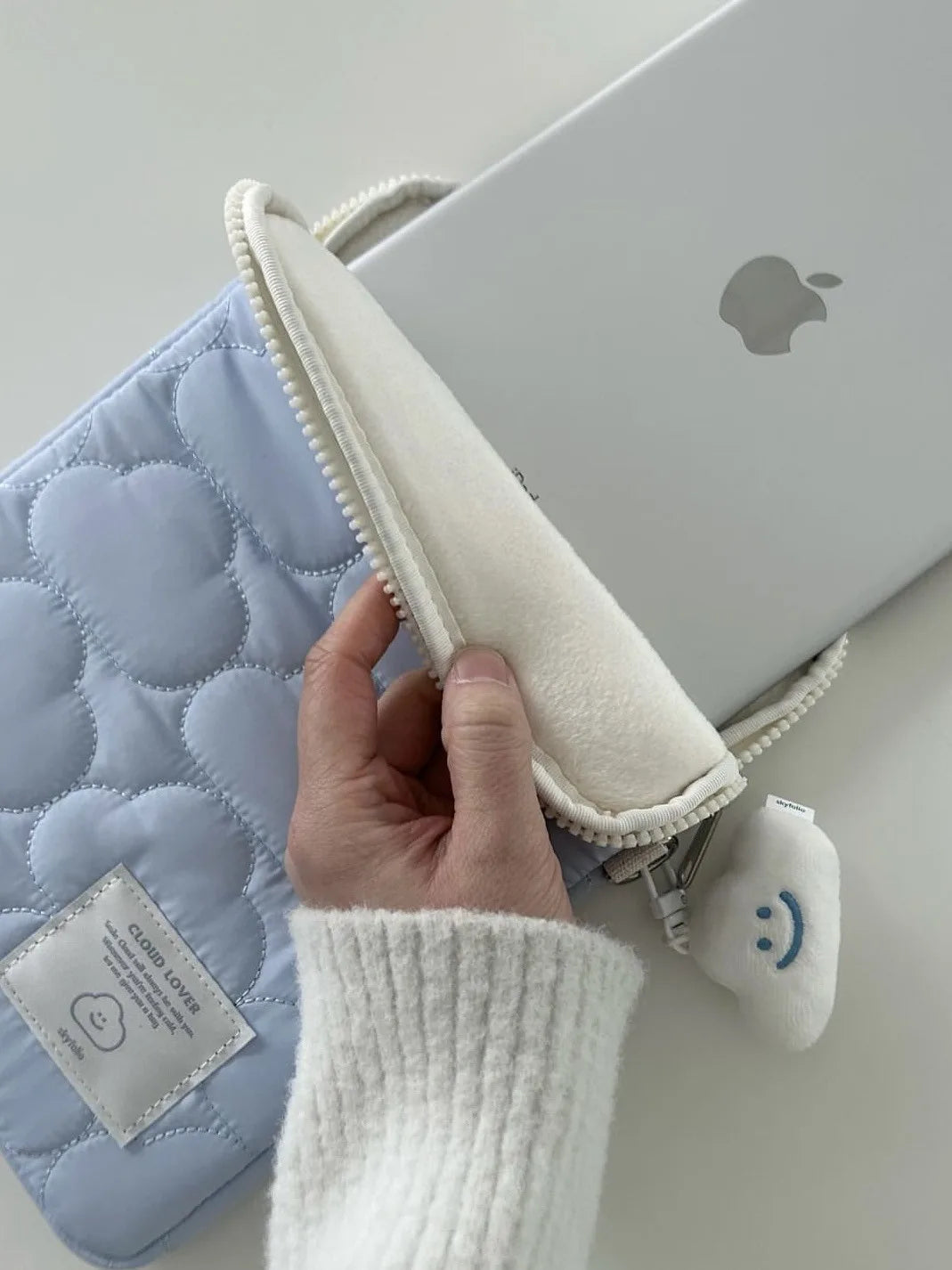 Quilted Tablet Sleeve Bag – Shockproof Pouch for iPad, Samsung, Laptop 9.7–15.6"