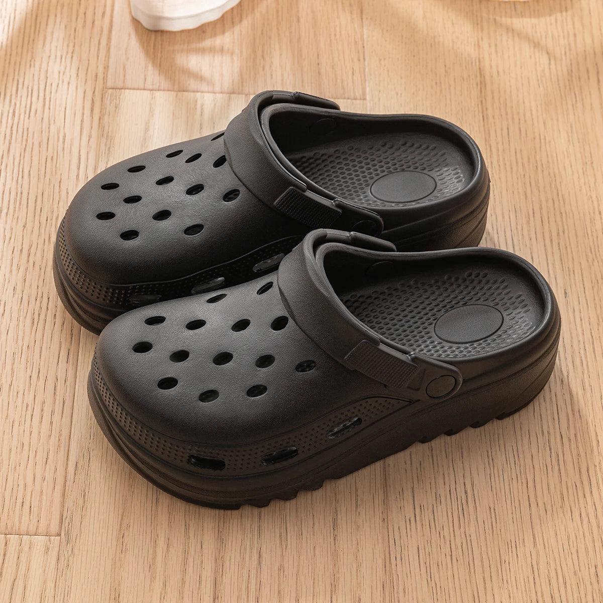 Clog Hole Shoes Thick Sole Non-Slip Beach Sandals for Men & Women